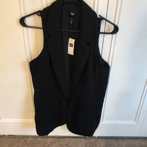 Black gap sleeveless vest